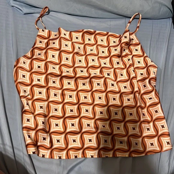 Patterned Cropped Tank - Picture 3 of 4